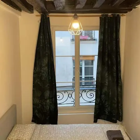 Cozy In The Marais Paris