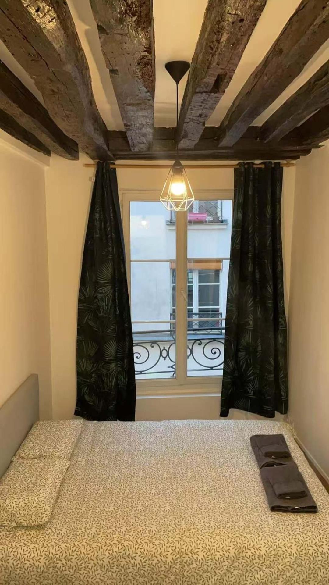 Cozy In The Marais Paris